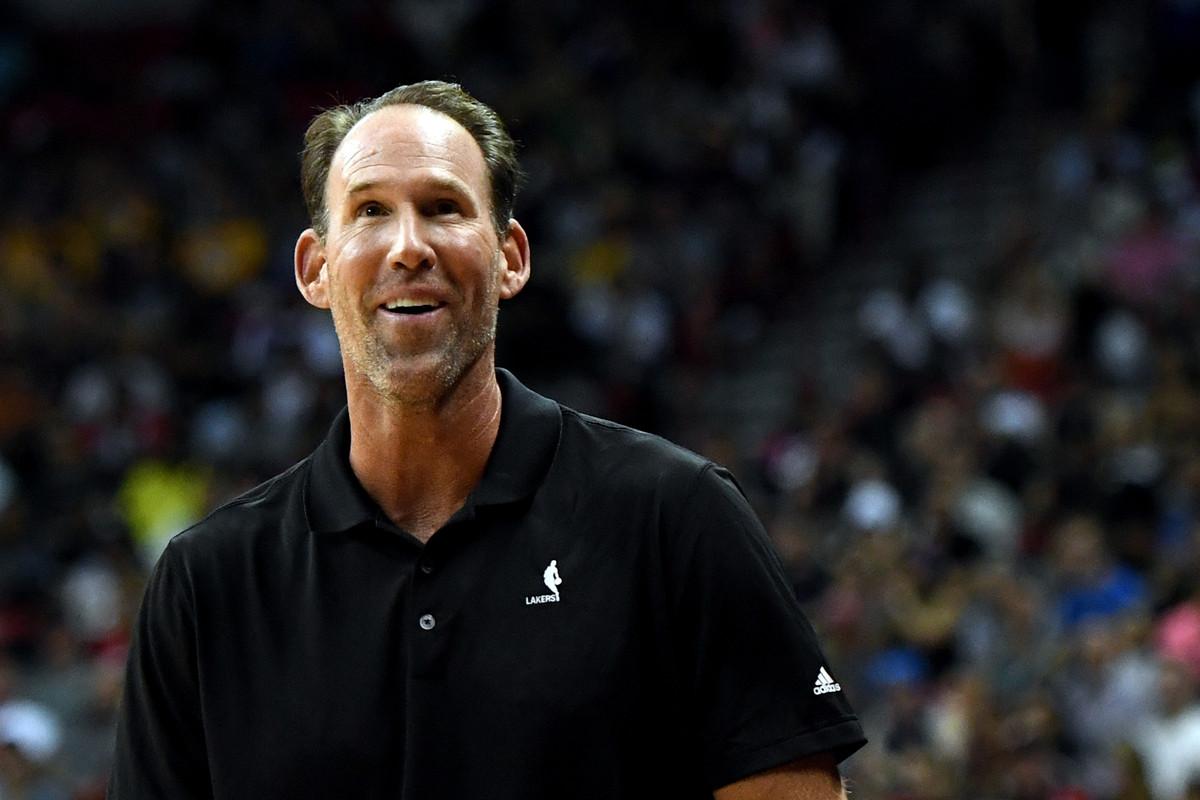 从新疆广汇围绕意甲外线爆发到转折点菲尼克斯太阳单刀错失，毕尔巴鄂竞技止住颓势备战欧联的简单介绍